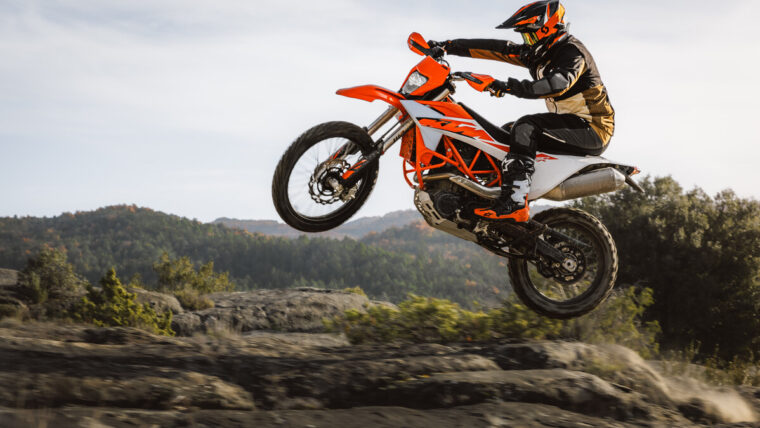 KTM-690-Enduro-R-2026-accion50
