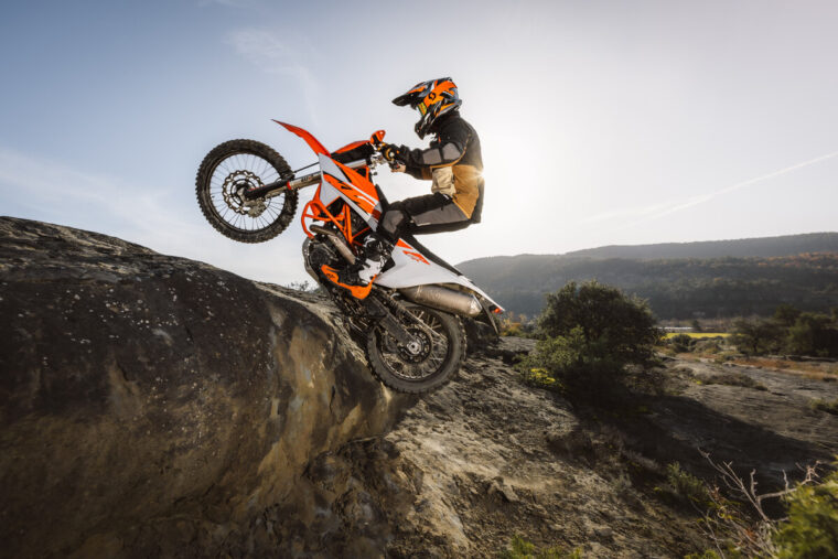 KTM-690-Enduro-R-2026-accion51