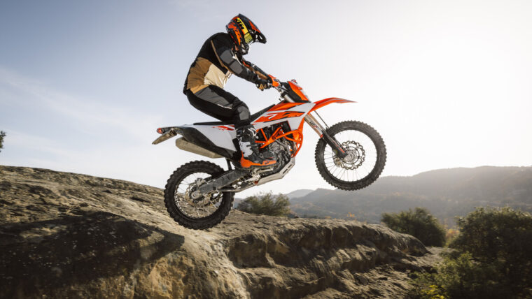 KTM-690-Enduro-R-2026-accion55