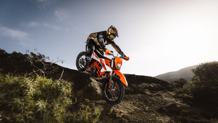 KTM-690-Enduro-R-2026-accion56