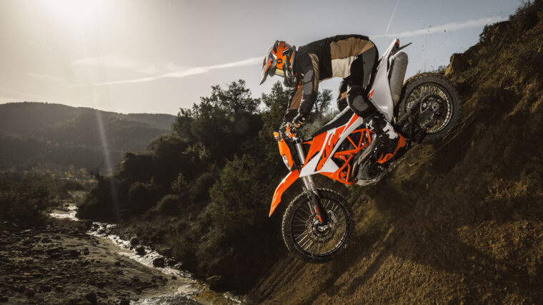 KTM-690-Enduro-R-2026-accion58