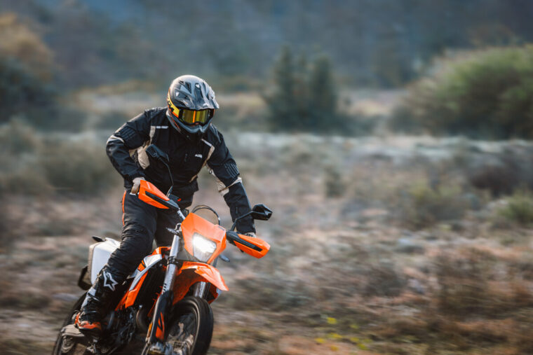 KTM-690-Enduro-R-2026-accion62
