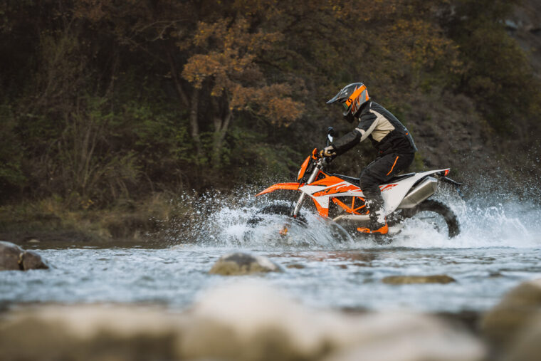 KTM-690-Enduro-R-2026-accion64