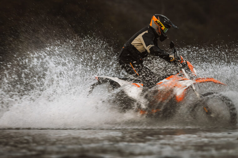 KTM-690-Enduro-R-2026-accion65