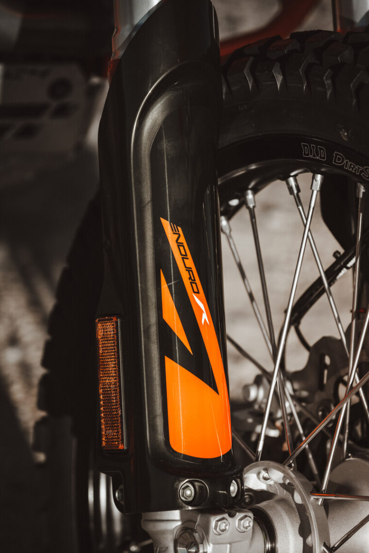 KTM-690-Enduro-R-2026-detalles12