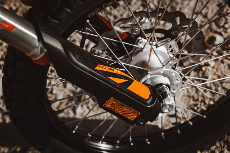 KTM-690-Enduro-R-2026-detalles13