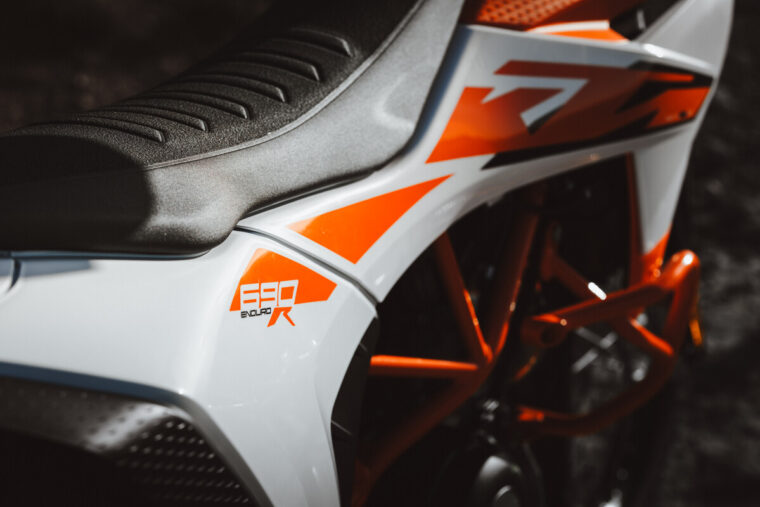 KTM-690-Enduro-R-2026-detalles15
