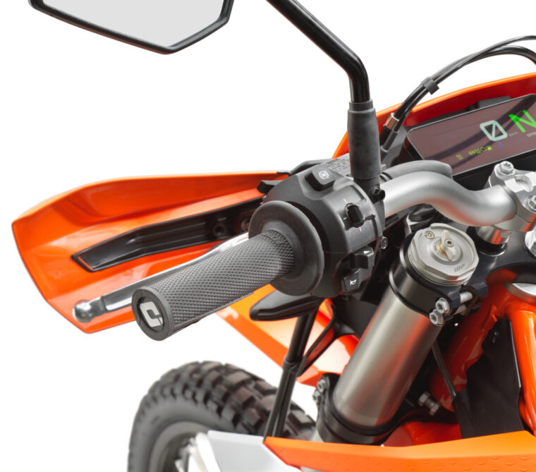 KTM-690-Enduro-R-2026-detalles2