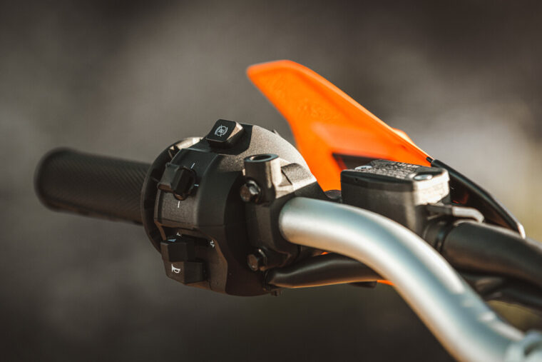 KTM-690-Enduro-R-2026-detalles26