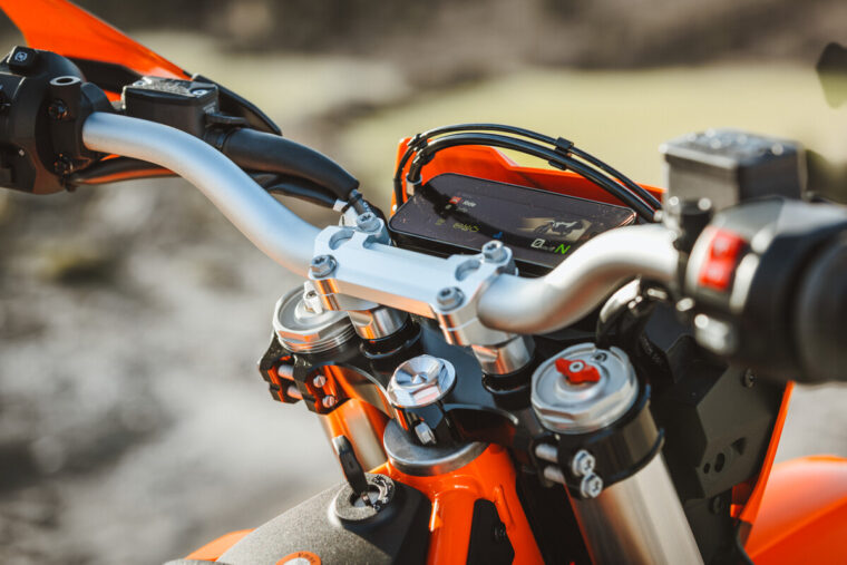 KTM-690-Enduro-R-2026-detalles30