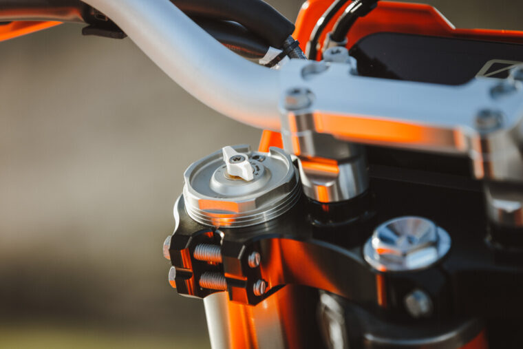 KTM-690-Enduro-R-2026-detalles33