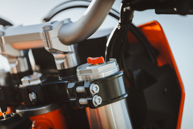 KTM-690-Enduro-R-2026-detalles34