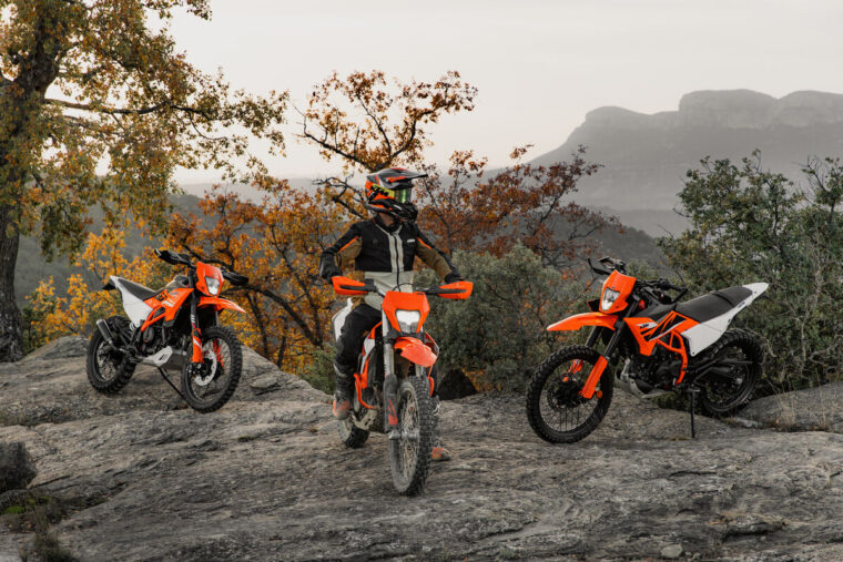 KTM-690-Enduro-R-2026-estaticas19