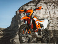KTM 690 Enduro R 2026 estaticas35