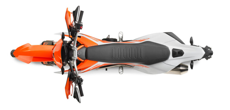 KTM-690-Enduro-R-2026-estudio3