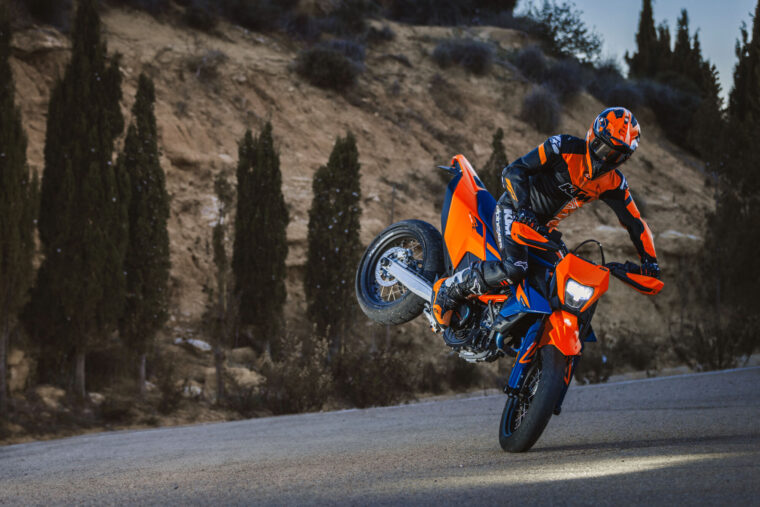 KTM-690-SMC-R-2026-accion14