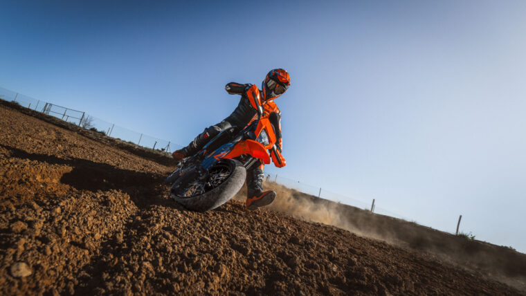 KTM-690-SMC-R-2026-accion17