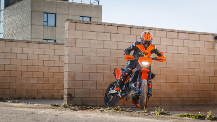 KTM-690-SMC-R-2026-accion19