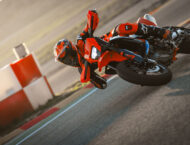 KTM 690 SMC R 2026 76 KTM 690 SMC R 2026 accion2