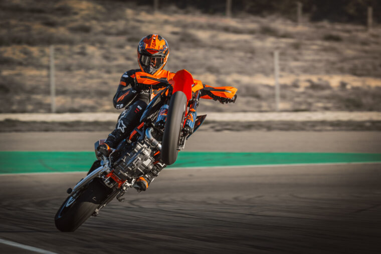 KTM-690-SMC-R-2026-accion23