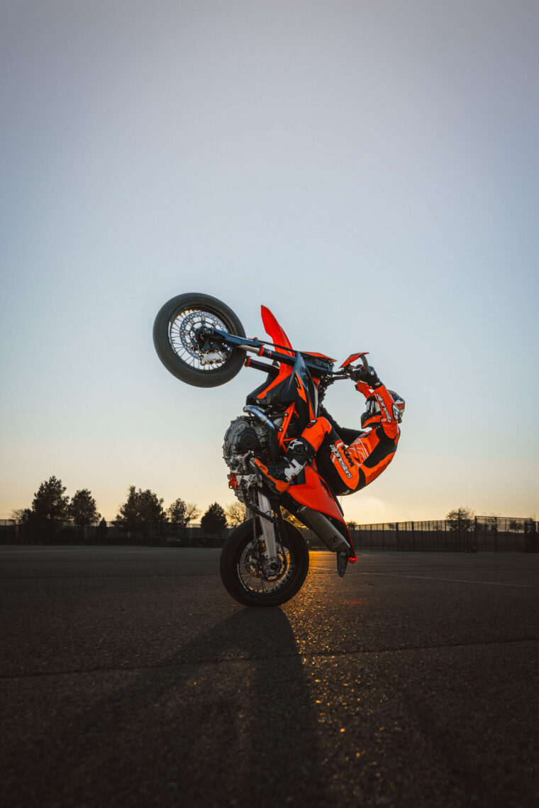 KTM-690-SMC-R-2026-accion37