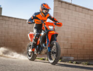 KTM 690 SMC R 2026 74 KTM 690 SMC R 2026 accion4