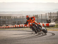 KTM 690 SMC R 2026 37 KTM 690 SMC R 2026 accion41