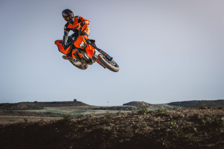 KTM-690-SMC-R-2026-accion46