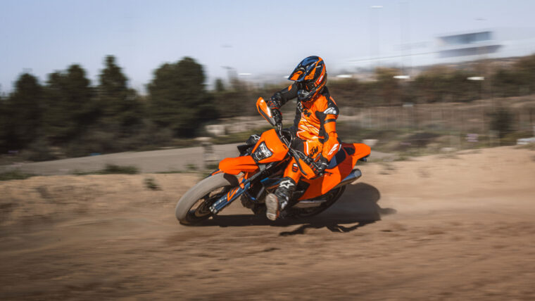 KTM-690-SMC-R-2026-accion47