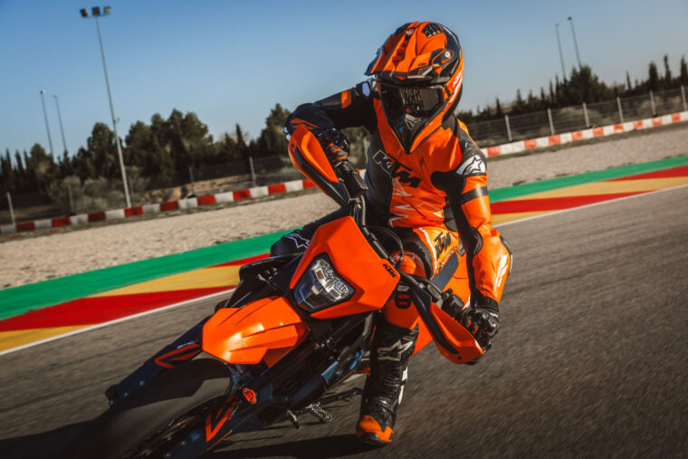 KTM-690-SMC-R-2026-accion48