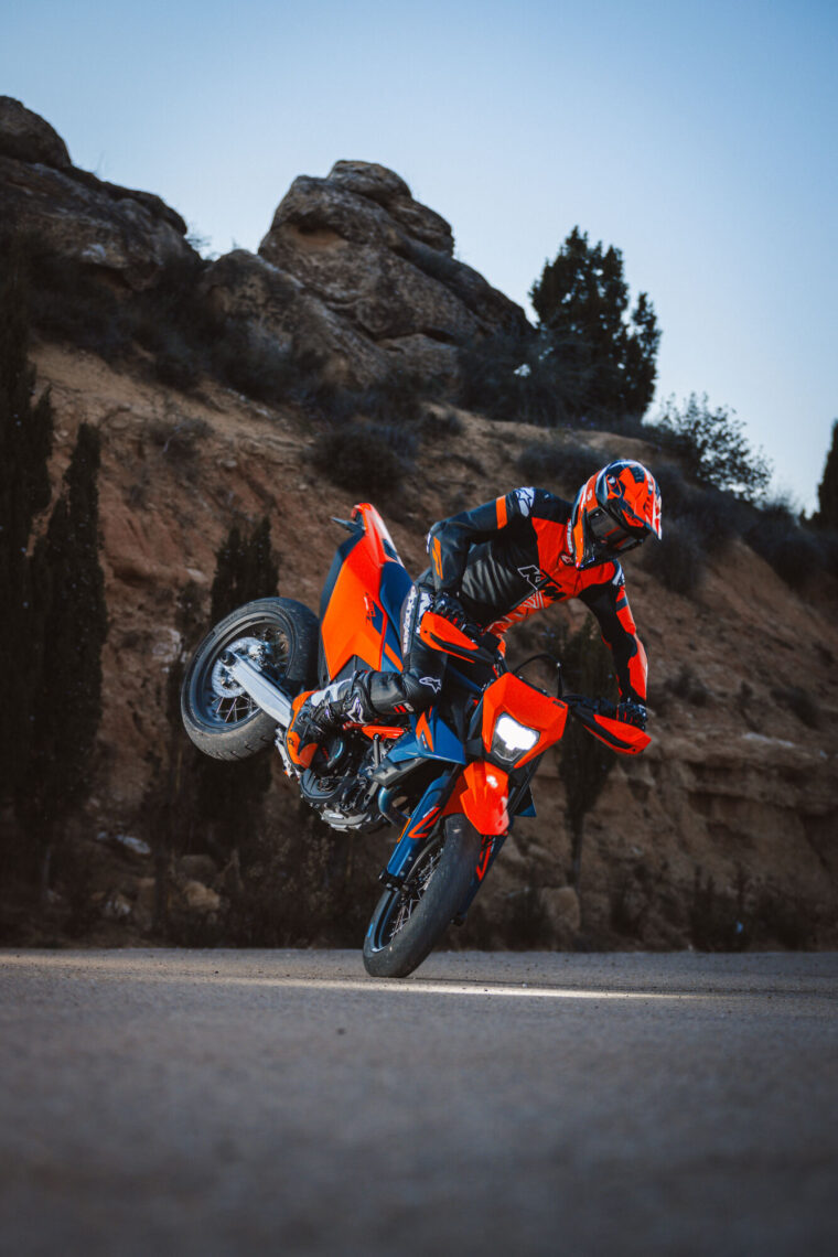 KTM-690-SMC-R-2026-accion5