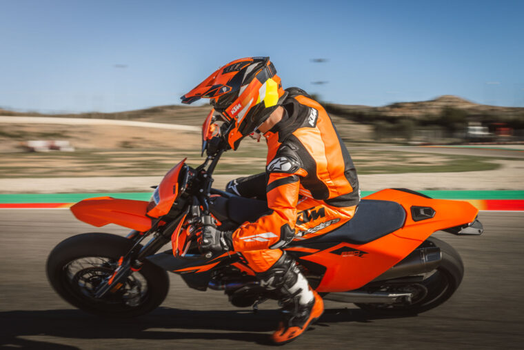 KTM-690-SMC-R-2026-accion50