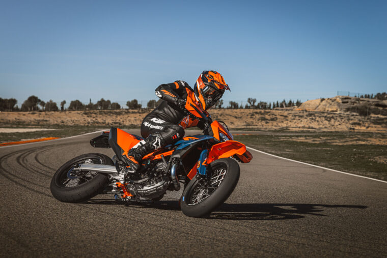 KTM-690-SMC-R-2026-accion56