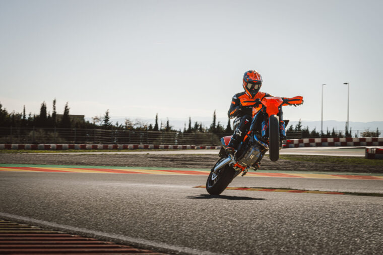 KTM-690-SMC-R-2026-accion66