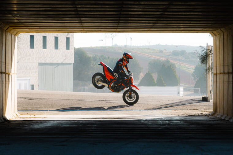 KTM-690-SMC-R-2026-accion67