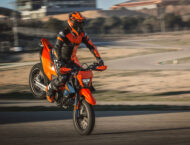 KTM 690 SMC R 2026 71 KTM 690 SMC R 2026 accion7