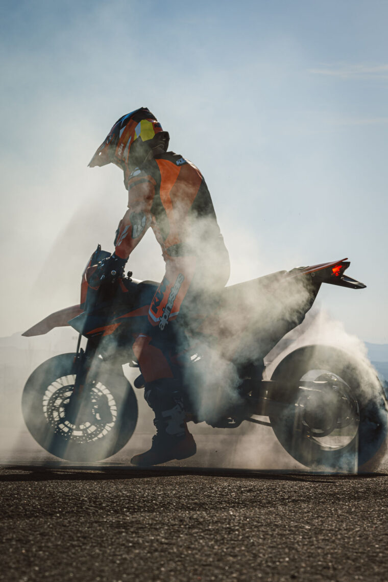 KTM-690-SMC-R-2026-accion70