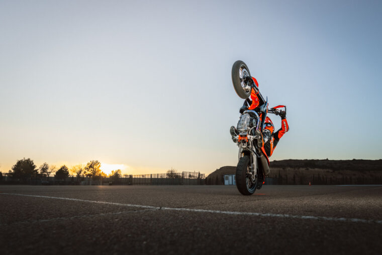 KTM-690-SMC-R-2026-accion72