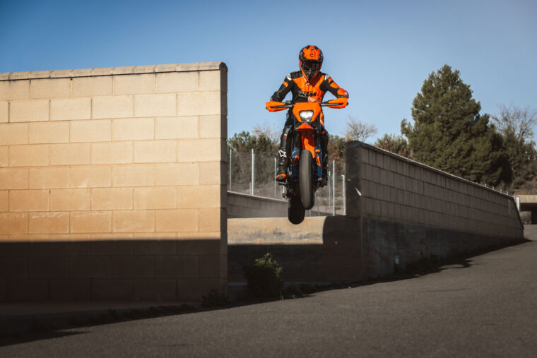 KTM-690-SMC-R-2026-accion9