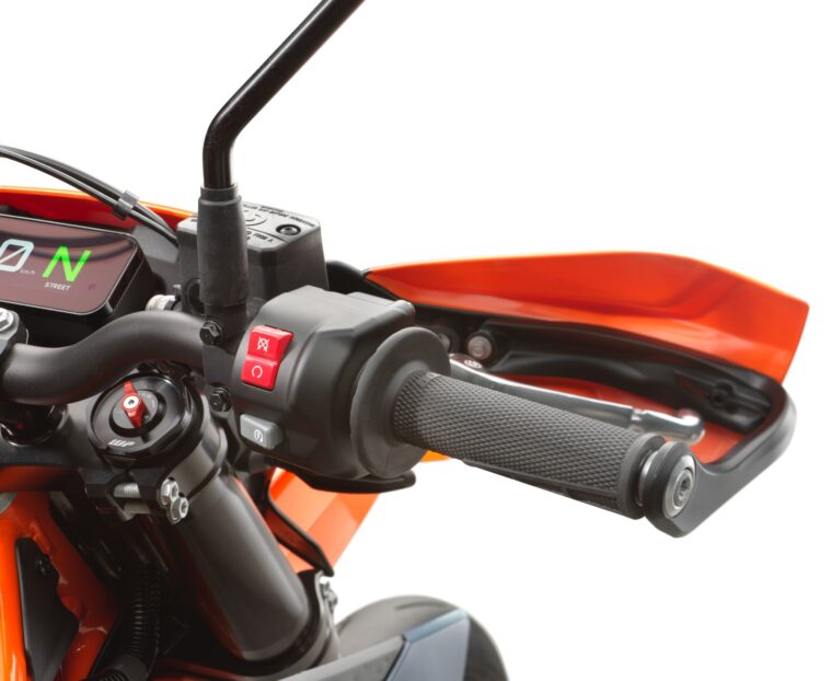 KTM-690-SMC-R-2026-detalles10