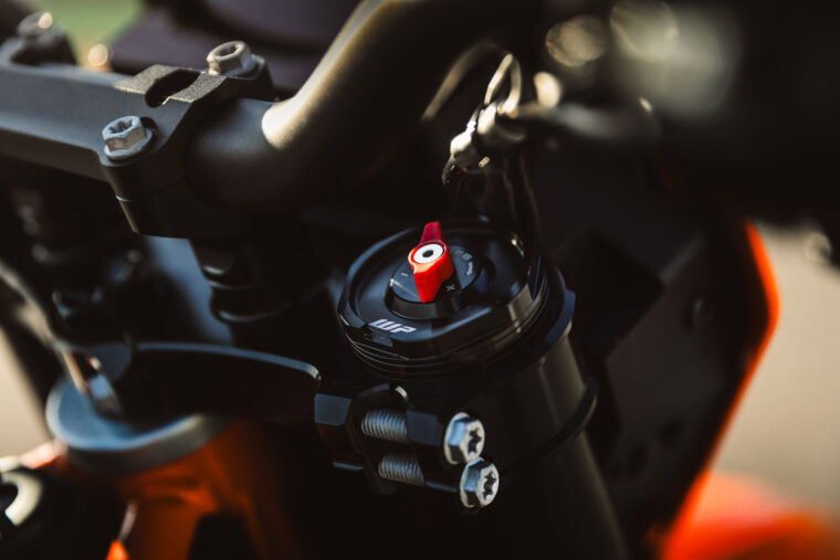 KTM-690-SMC-R-2026-detalles17