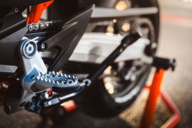 KTM-690-SMC-R-2026-detalles2