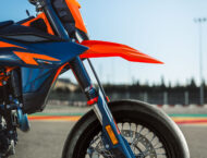 KTM 690 SMC R 2026 105 KTM 690 SMC R 2026 detalles21