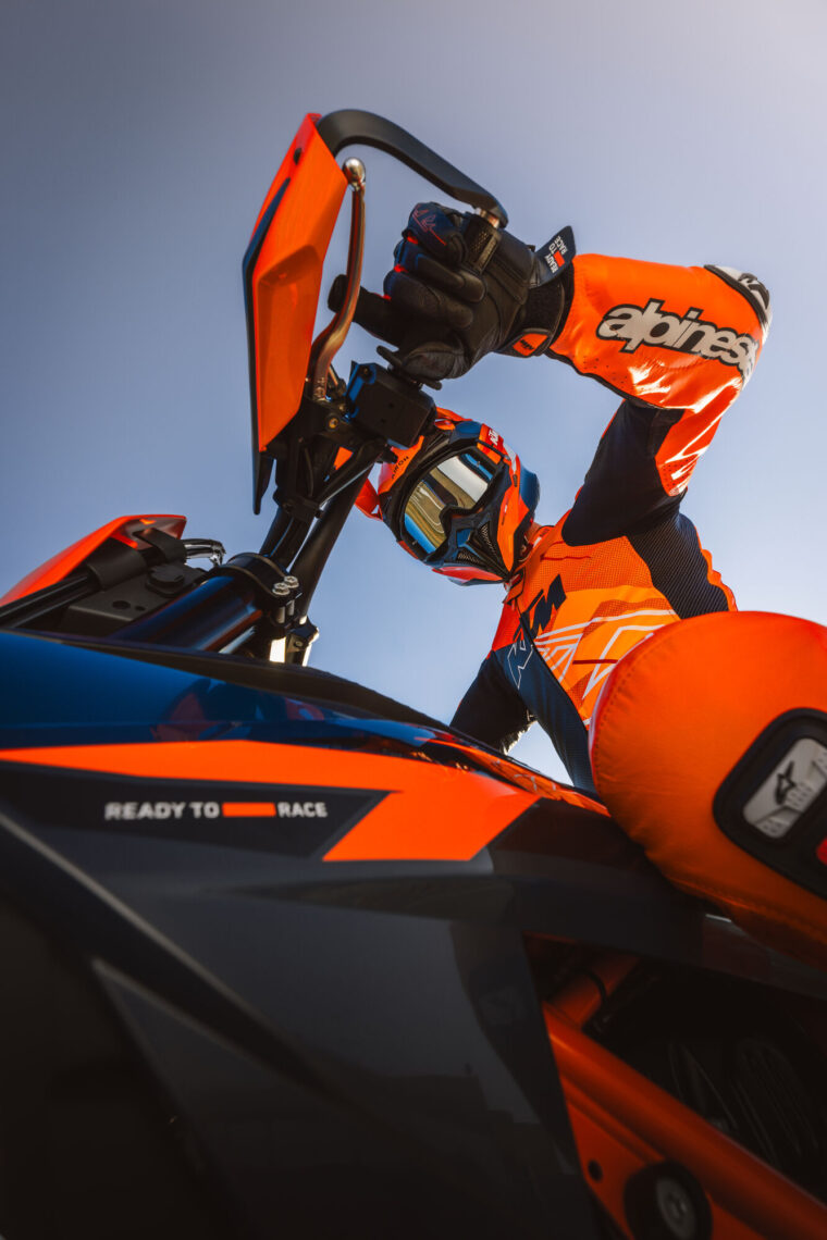 KTM-690-SMC-R-2026-detalles6