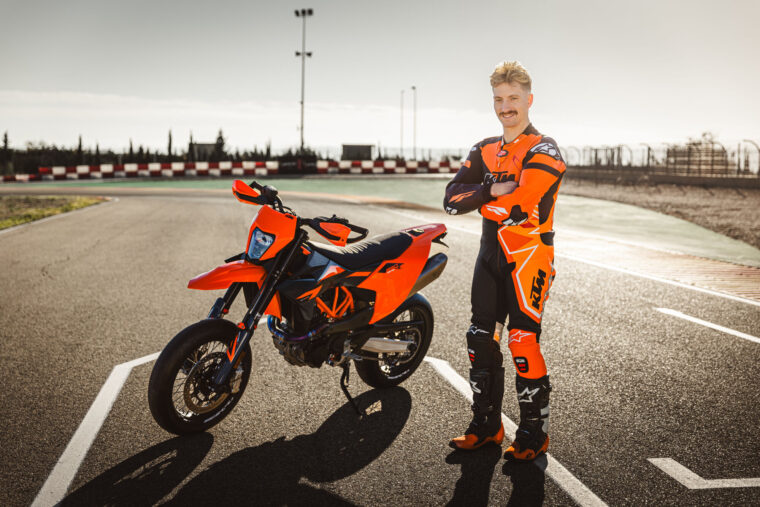 KTM-690-SMC-R-2026-estaticas1