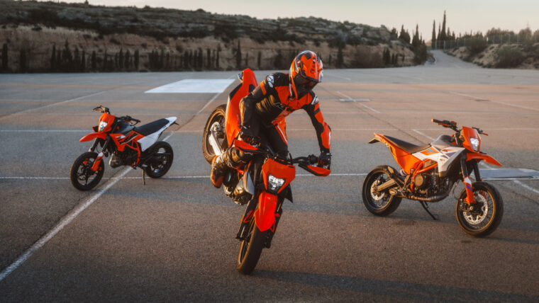 KTM-690-SMC-R-2026-estaticas10