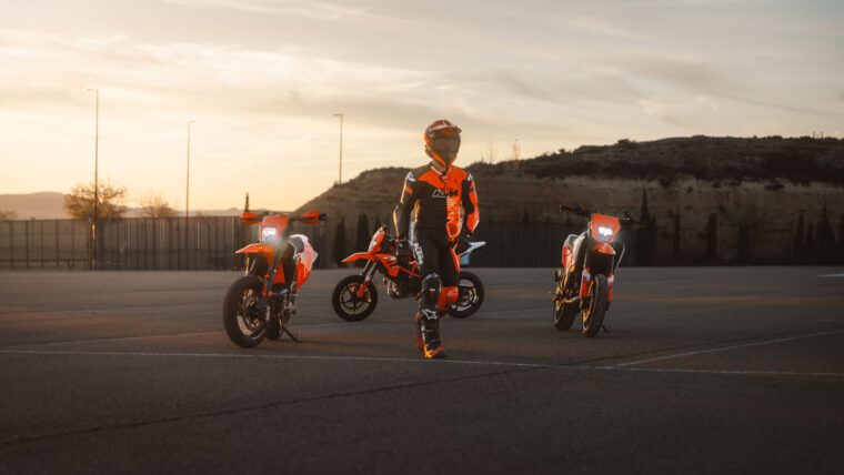 KTM-690-SMC-R-2026-estaticas11