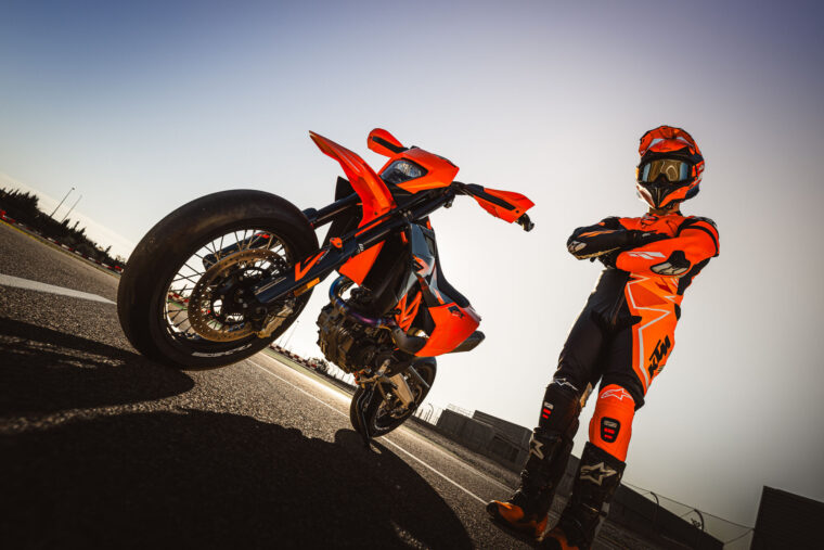 KTM-690-SMC-R-2026-estaticas2