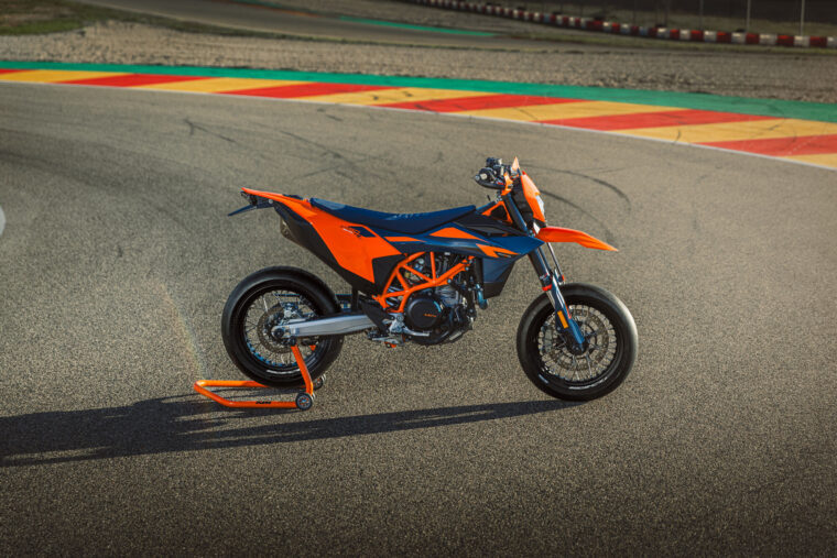 KTM-690-SMC-R-2026-estaticas24