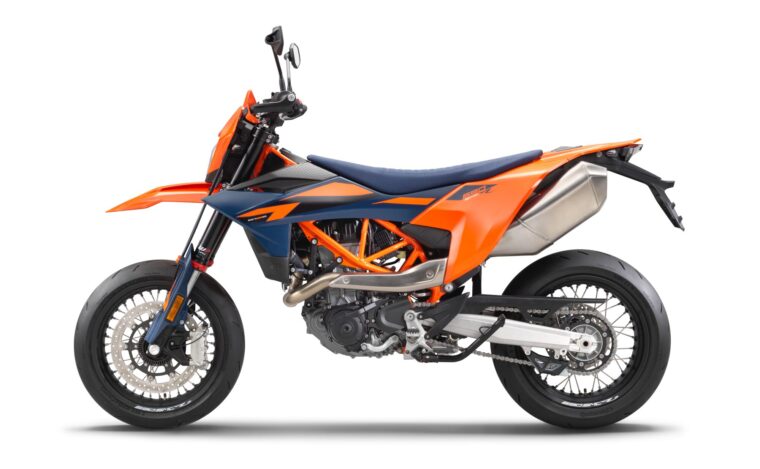 KTM-690-SMC-R-2026-estudio1